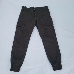 Men's Cotton:On Cargo Urban Jogger. Size 32. Black.